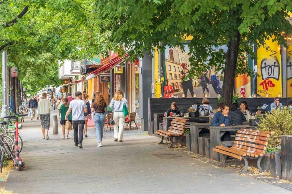 33 M Schoenhauser Allee Apartment