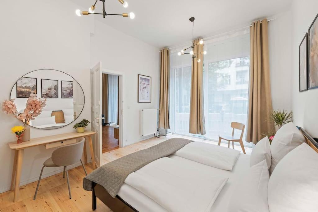 33 M Schoenhauser Allee * Berlin