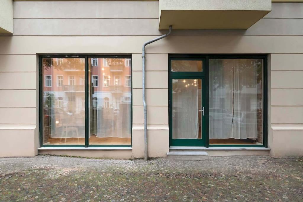 33 M Schoenhauser Allee Apartment